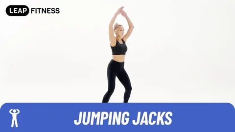 Une personne réalisant des jumping jacks