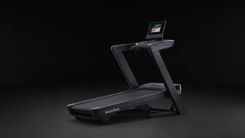 NordicTrack Commercial 1250 sur fond noir