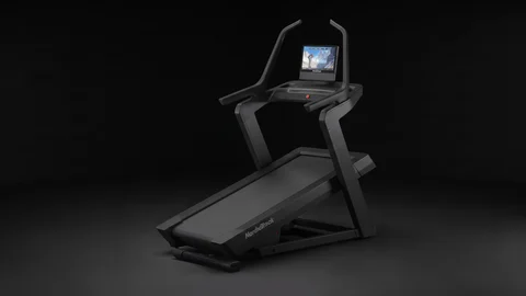 NordicTrack X16 tapis de course sur fond noir